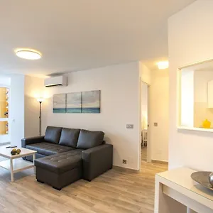 apartamento-frente-al-mar-avenida-alay.hotelsinnerja.org/